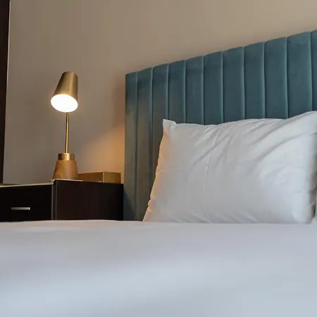 Downtown Suite, 5min To Beach *